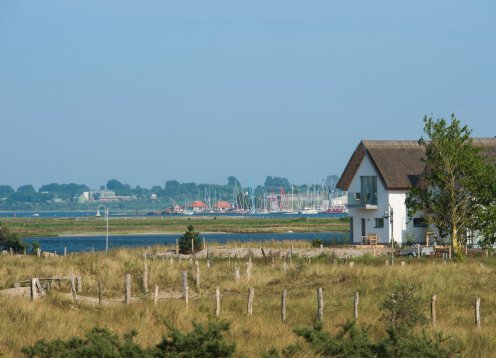 5*-Haus in Traumlage: Direkt an Ostsee + Yachthafen + NSG Graswarder !