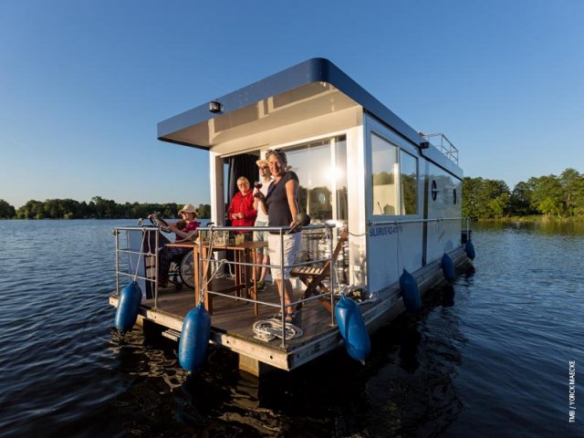 Barrierefreier Hausbooturlaub mit KUHNLE-TOURS an der Müritz