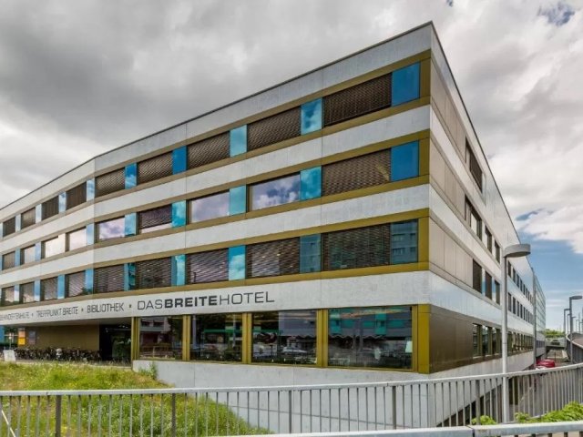 DASBREITEHOTEL in Basel. am Rhein.
