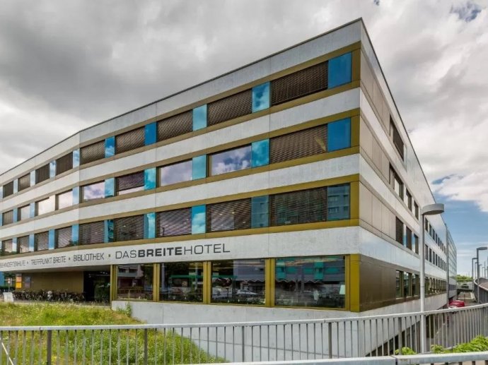 DASBREITEHOTEL in Basel. am Rhein.